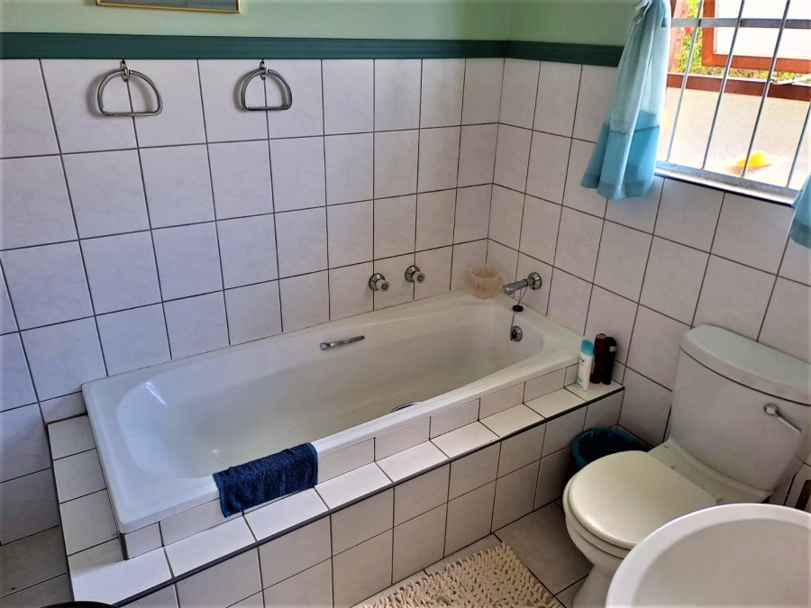 4 Bedroom Property for Sale in Wavecrest Eastern Cape